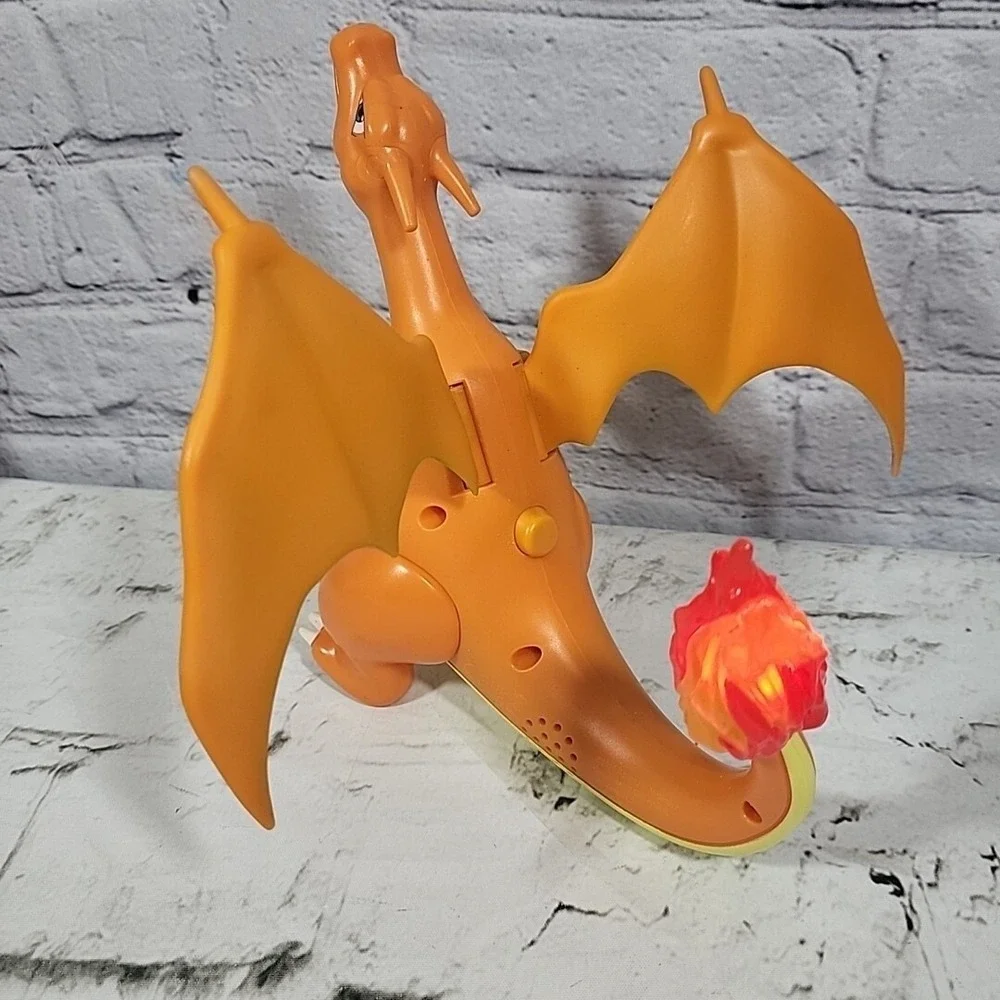 Pokémon Charizard Deluxe Action Figure Lights Sounds Motion Jazwares- No Shooter